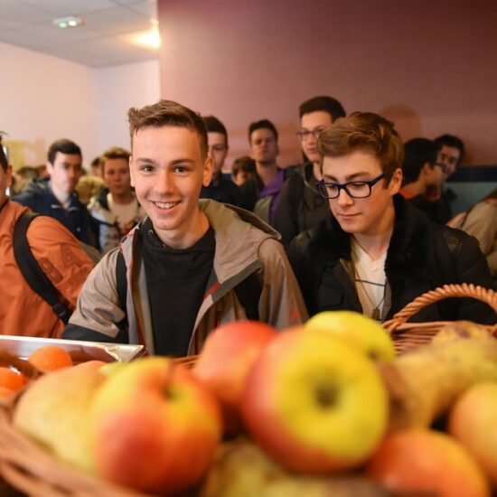 cantine de lycée