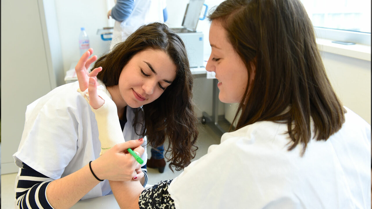 Vous former aux métiers​ du sanitaire et social​