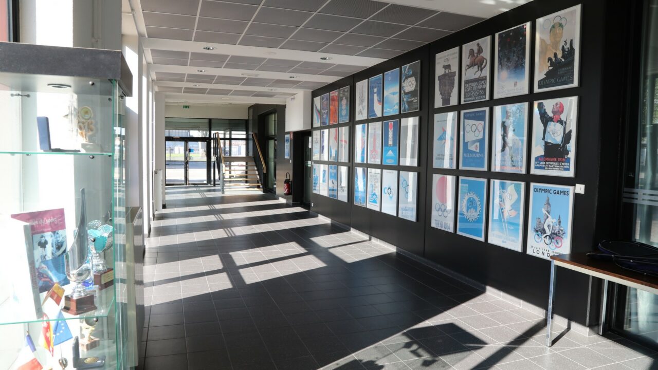 Couloir d'entree de la Maison Regionale des Sports