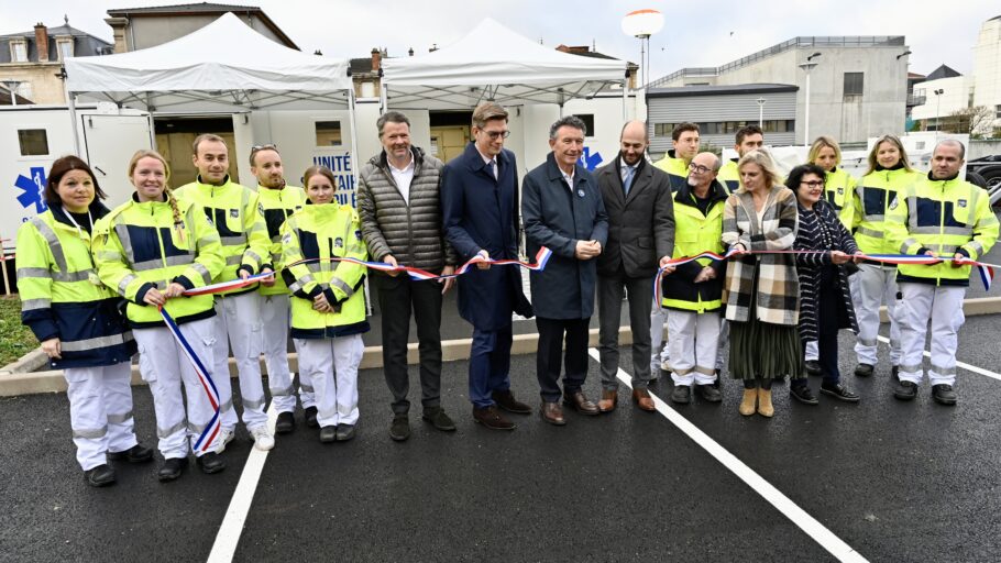 Inauguration de l'unite sanitaire mobile du CHU de Nancy le 10 novembre 2023 en presence de Franck Leroy Valerie Debord Francois Werner