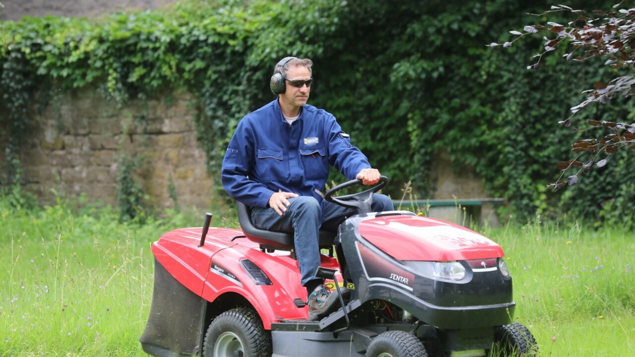 Agent d'entretien des espaces verts du lycee Viviani a Epinal (88)