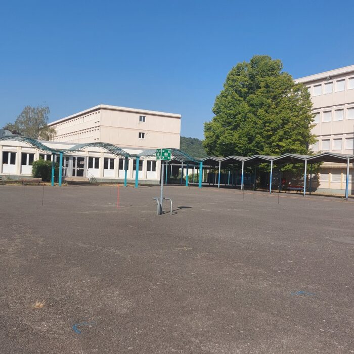 Rombas : renaturation de la cour des lycéens à Julie Daubié